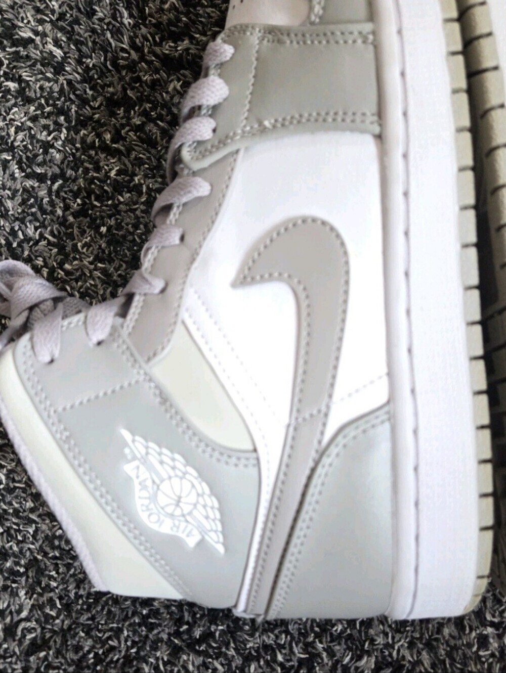 Nike Air Jordan 1 Mid College Grey 554724-082 US Men's Size 8 - Picture 9 of 16